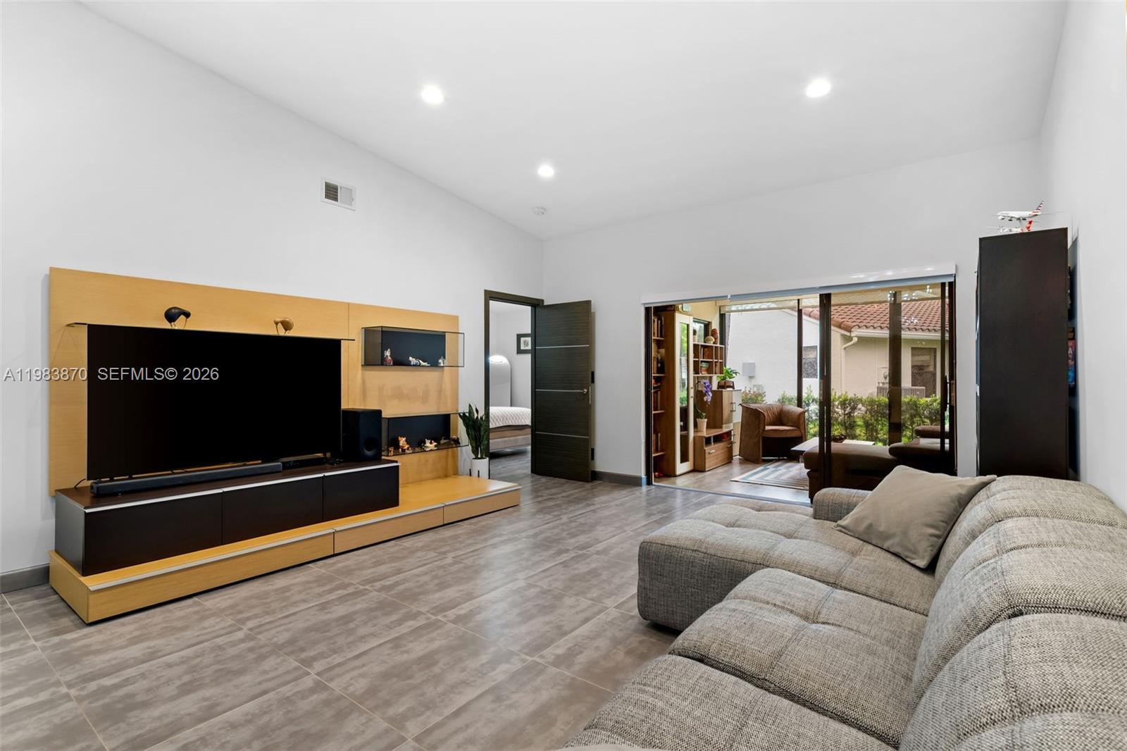 COSTAIN VILLAS HARBOR VIL - Residential