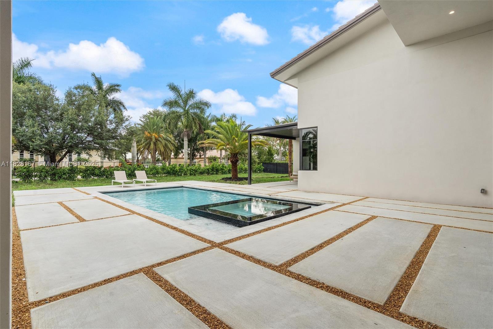 ZONA WEST - Residential