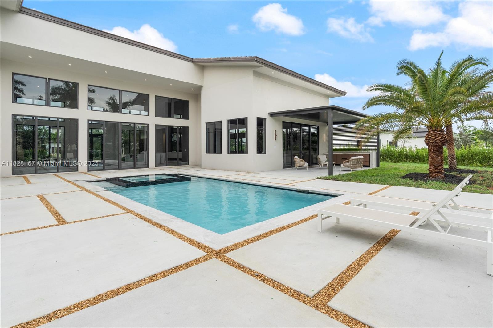 ZONA WEST - Residential