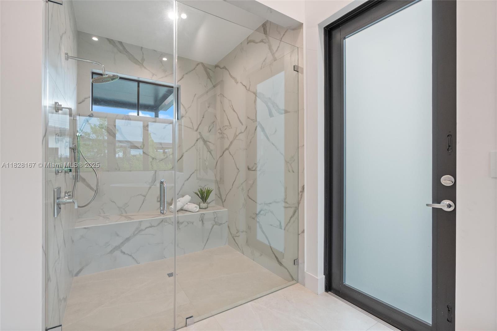 ZONA WEST - Residential