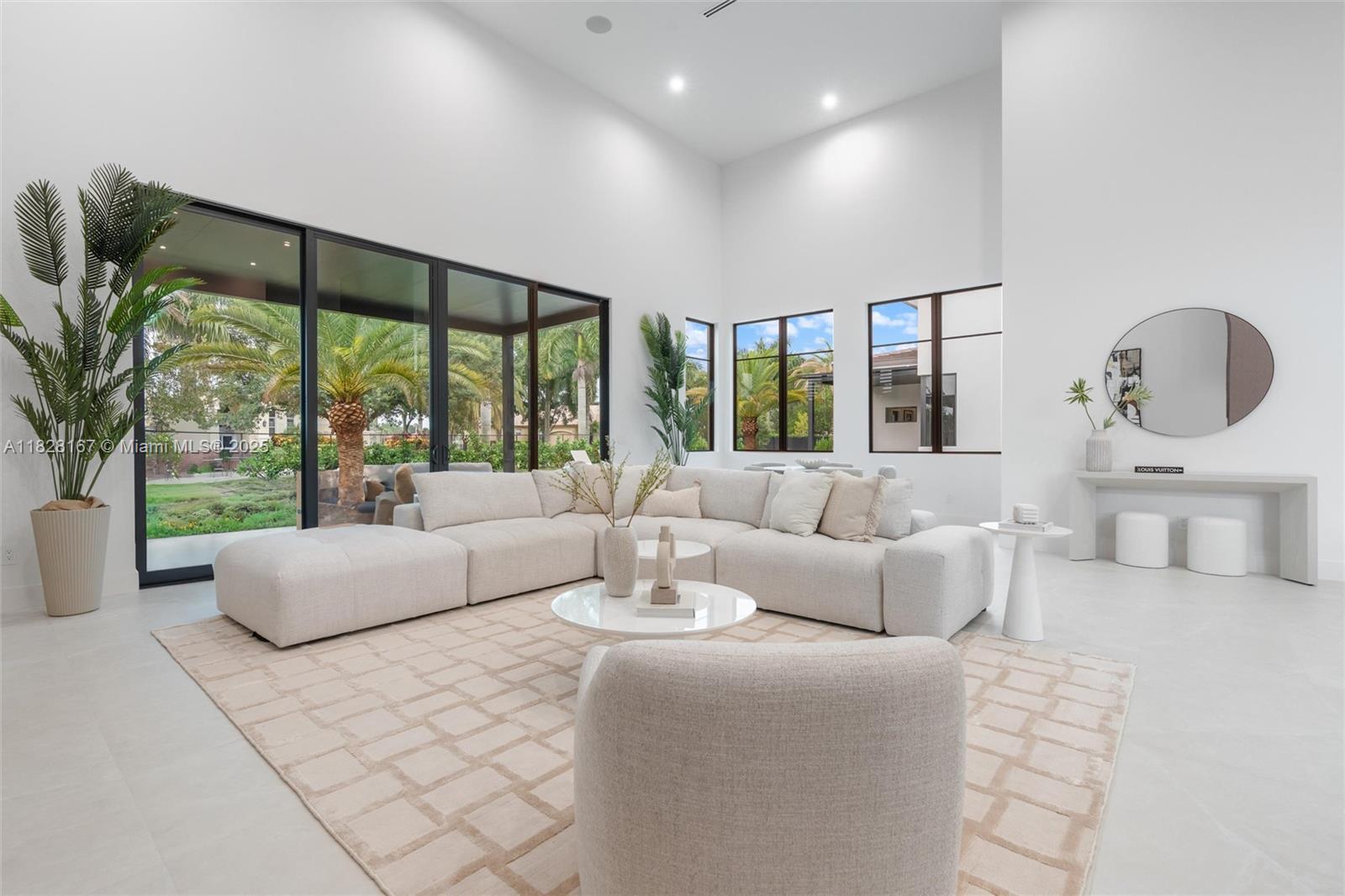 ZONA WEST - Residential