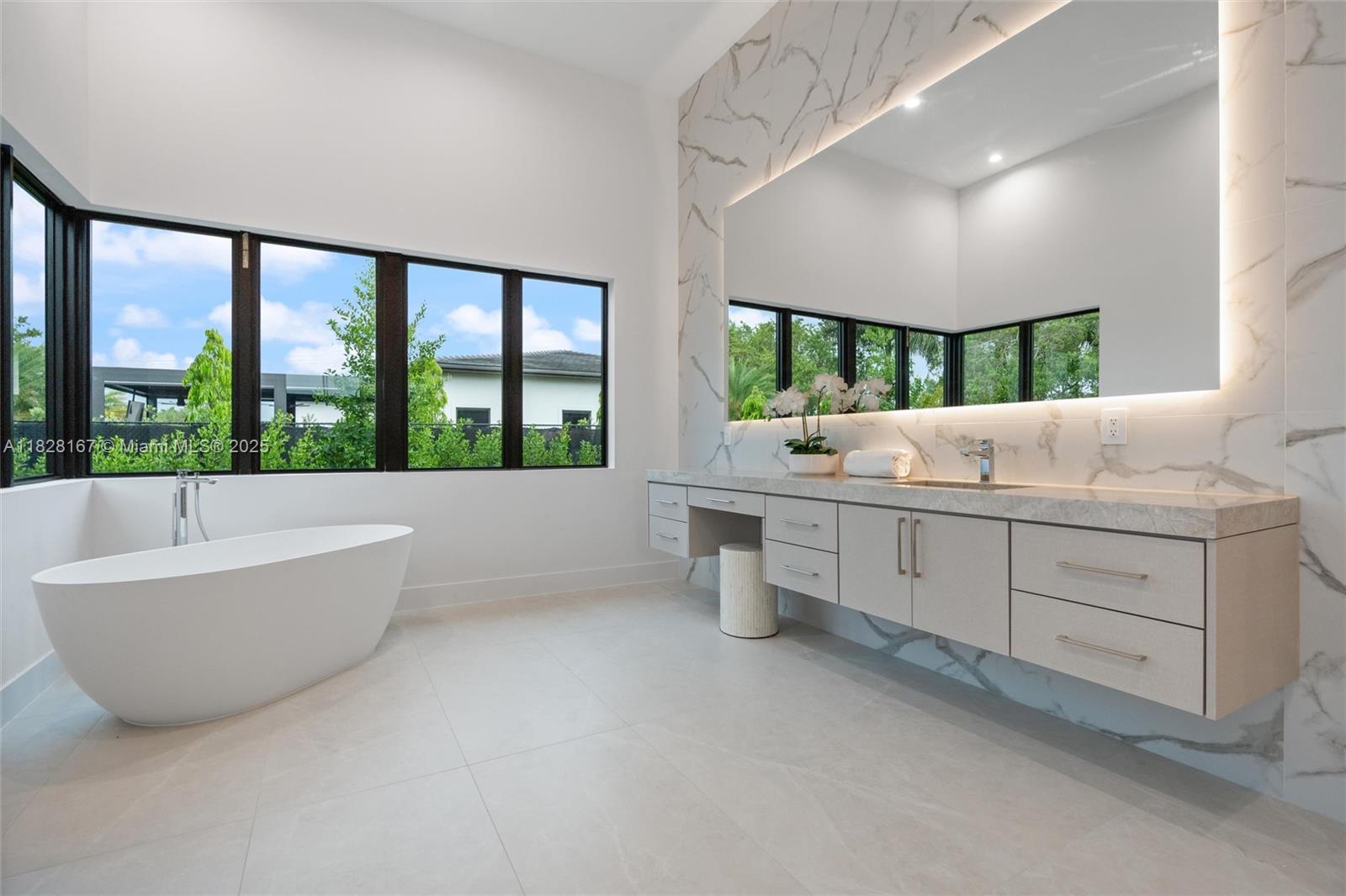 ZONA WEST - Residential