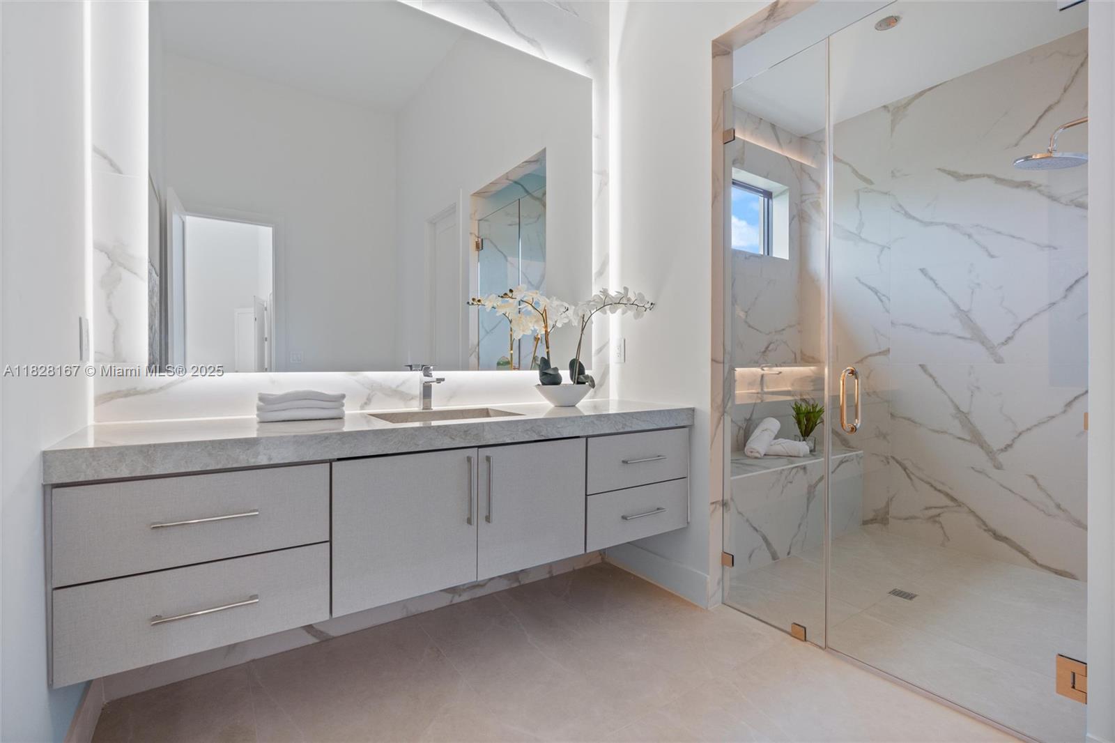 ZONA WEST - Residential