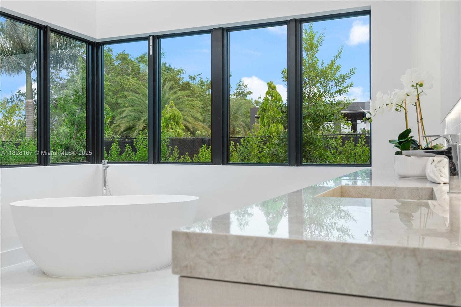 ZONA WEST - Residential
