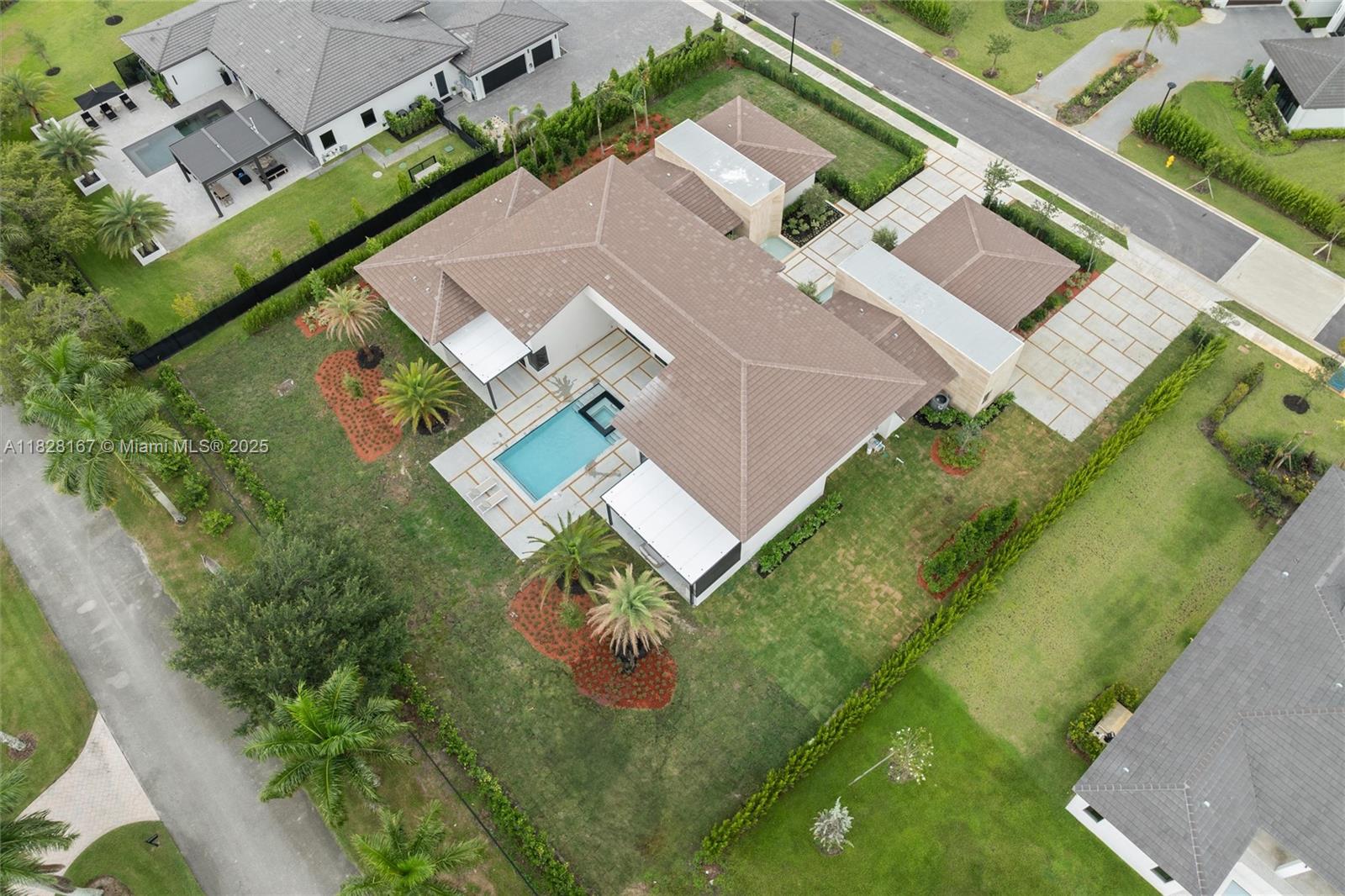 ZONA WEST - Residential
