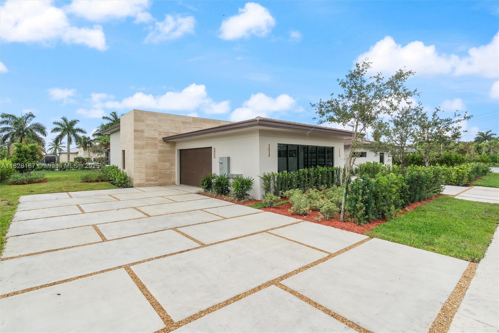 ZONA WEST - Residential
