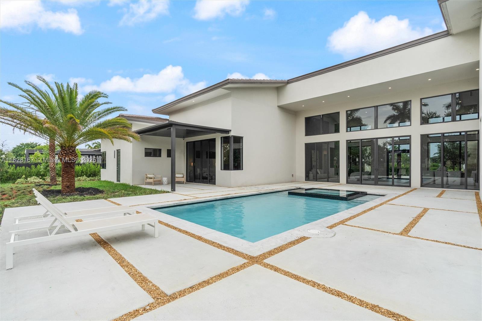 ZONA WEST - Residential