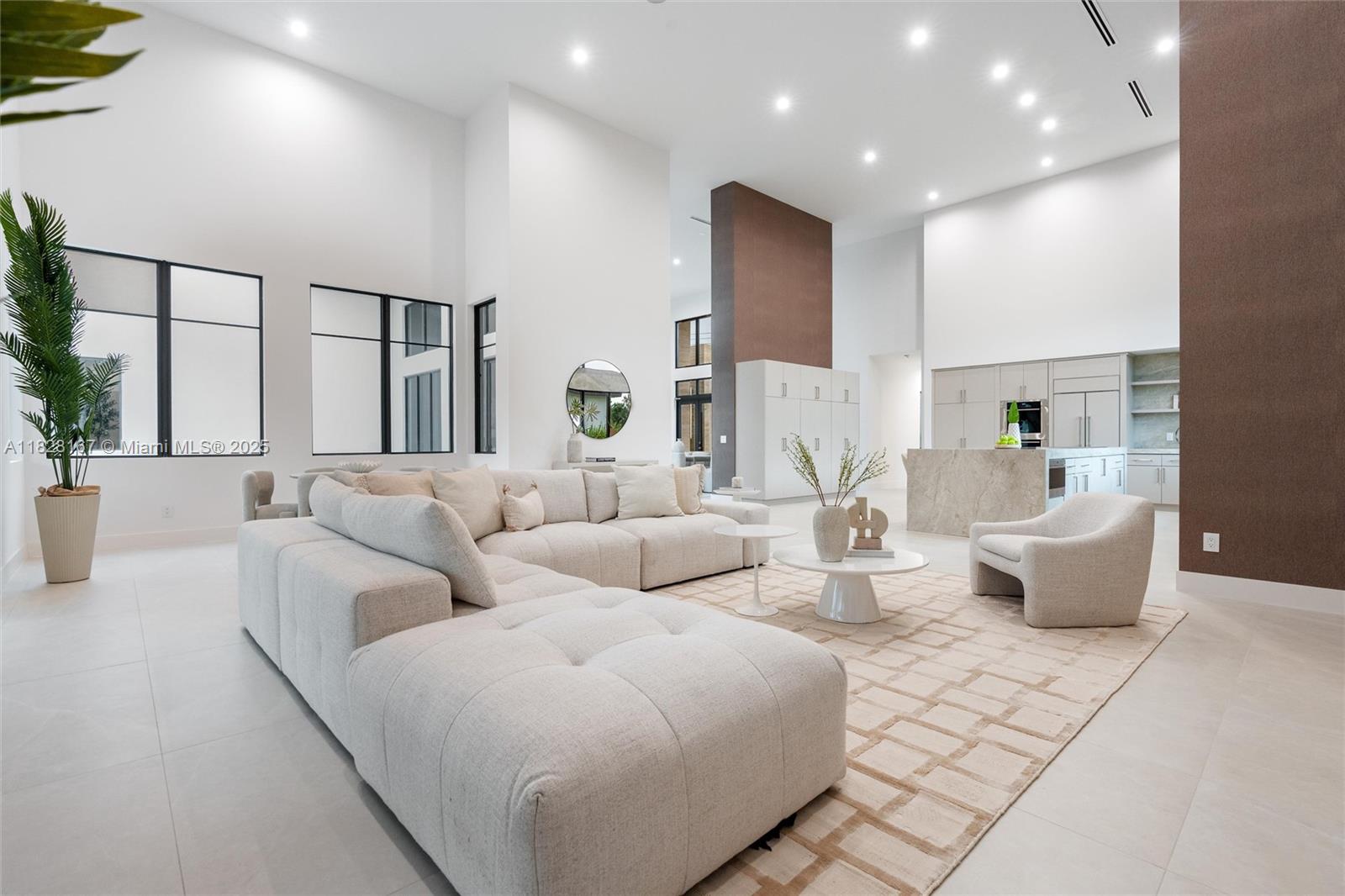 ZONA WEST - Residential