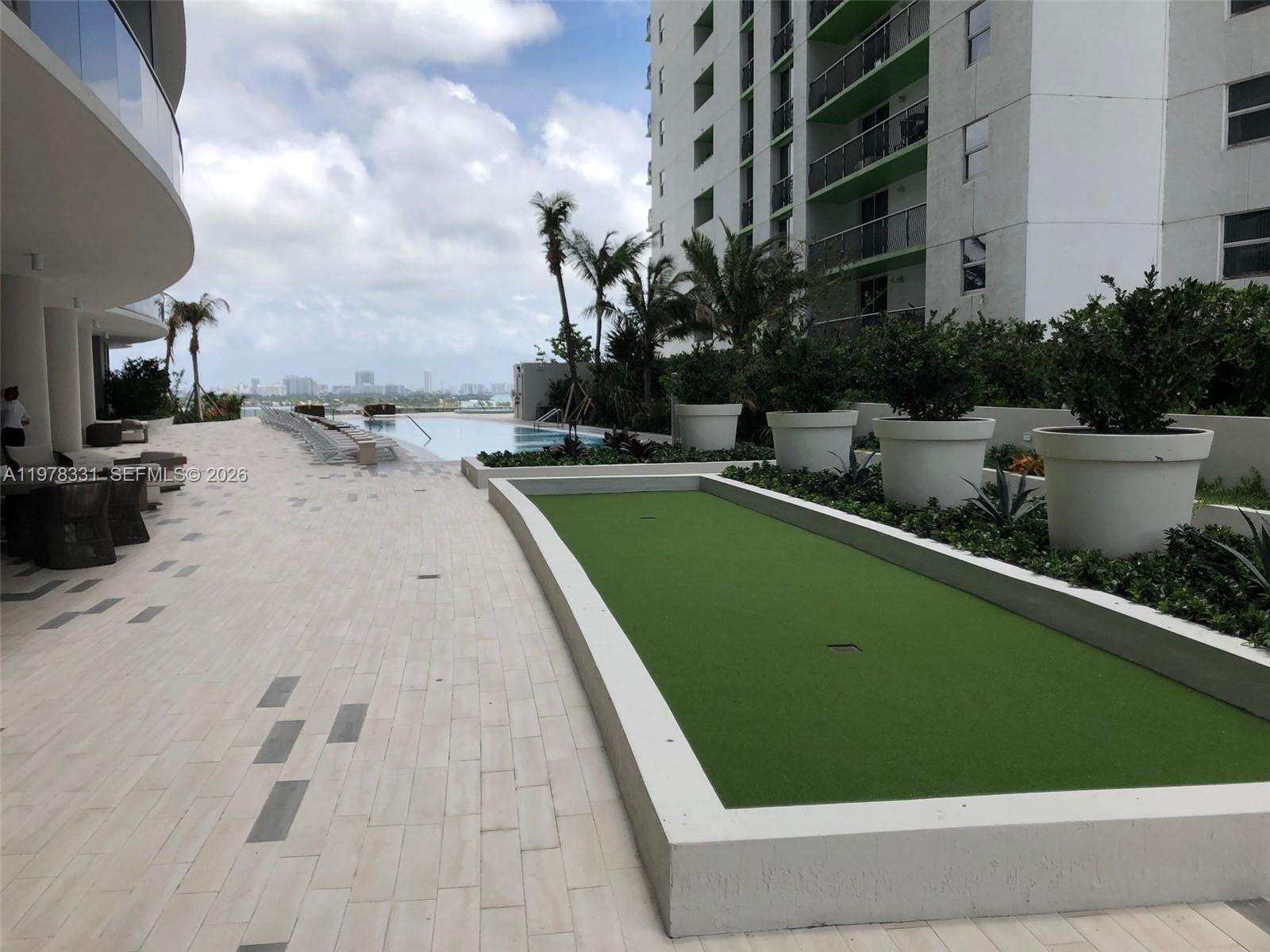 ARIA ON THE BAY - Residential