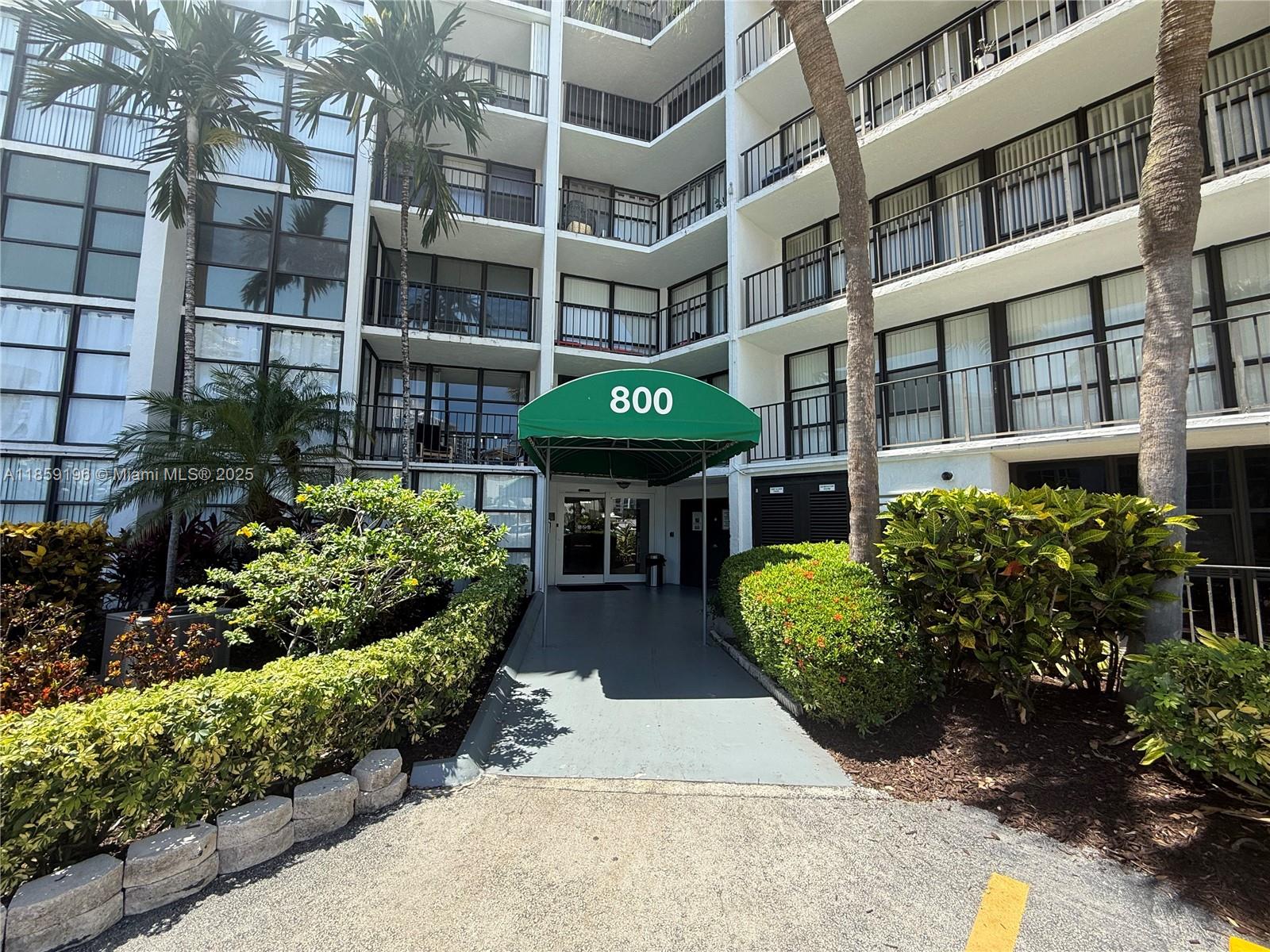 800 Parkview Dr 405