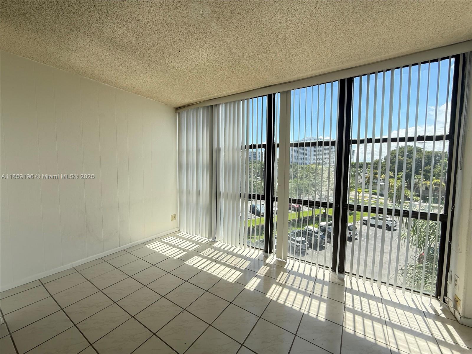 800 Parkview Dr 405
