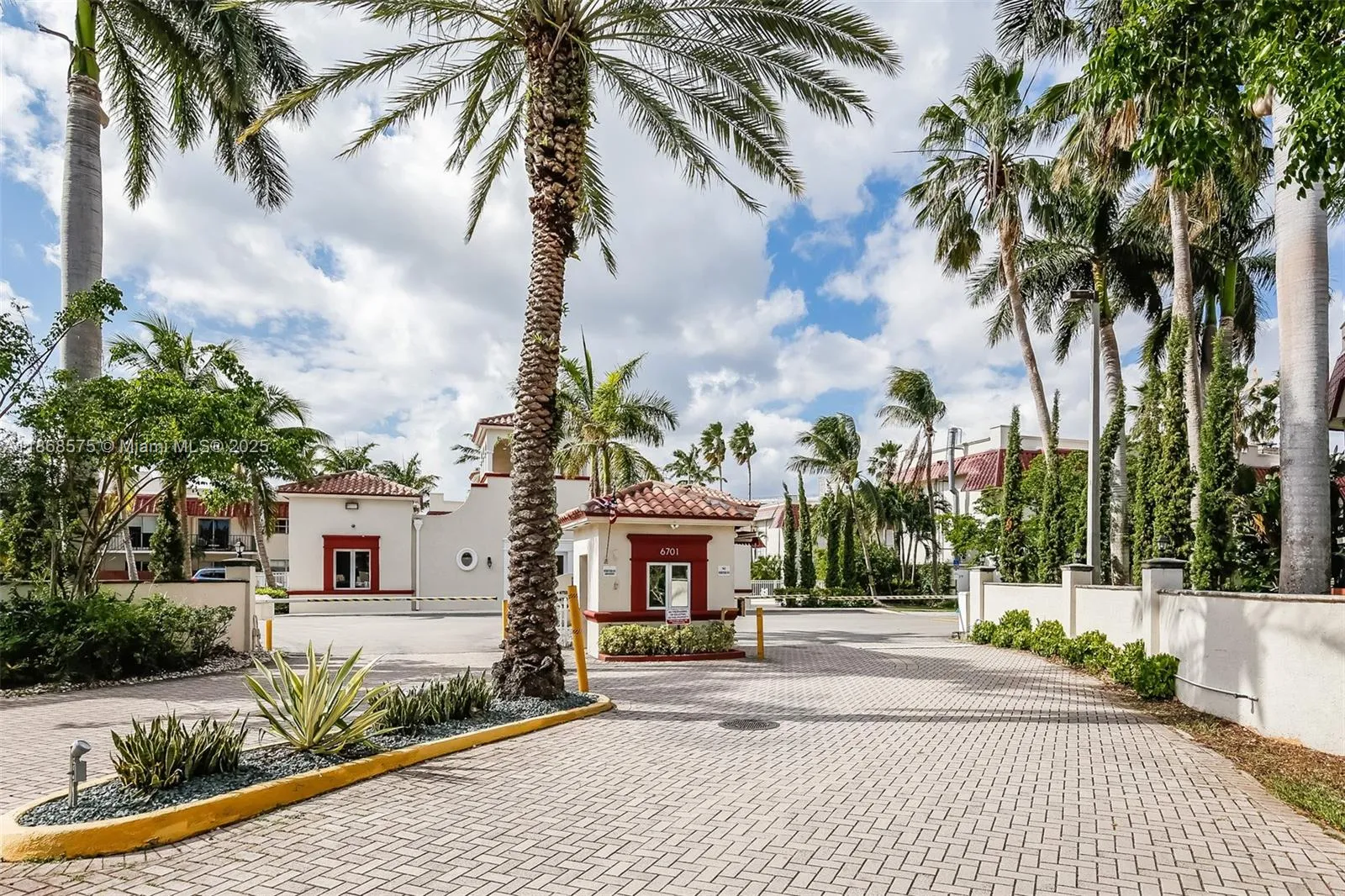 Pinecrest, Florida 33156, United States, 3 Bedrooms Bedrooms, ,3 BathroomsBathrooms,Residential,Active,203423