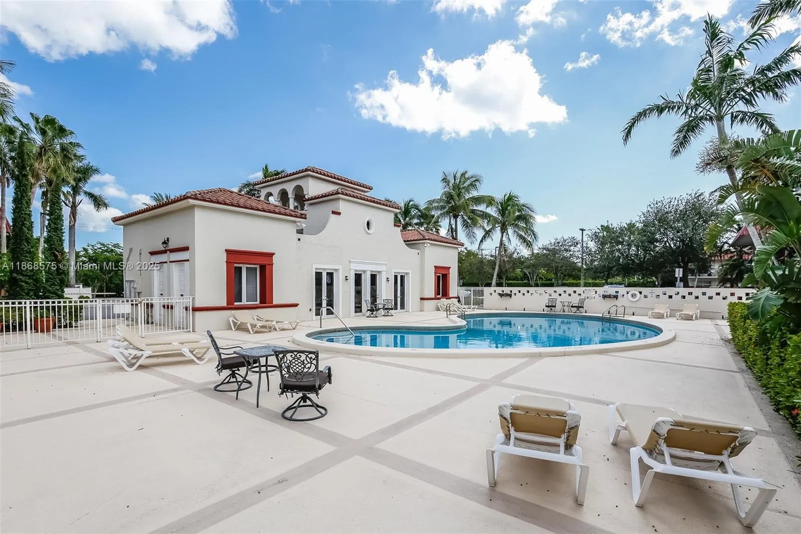 Pinecrest, Florida 33156, United States, 3 Bedrooms Bedrooms, ,3 BathroomsBathrooms,Residential,Active,203423