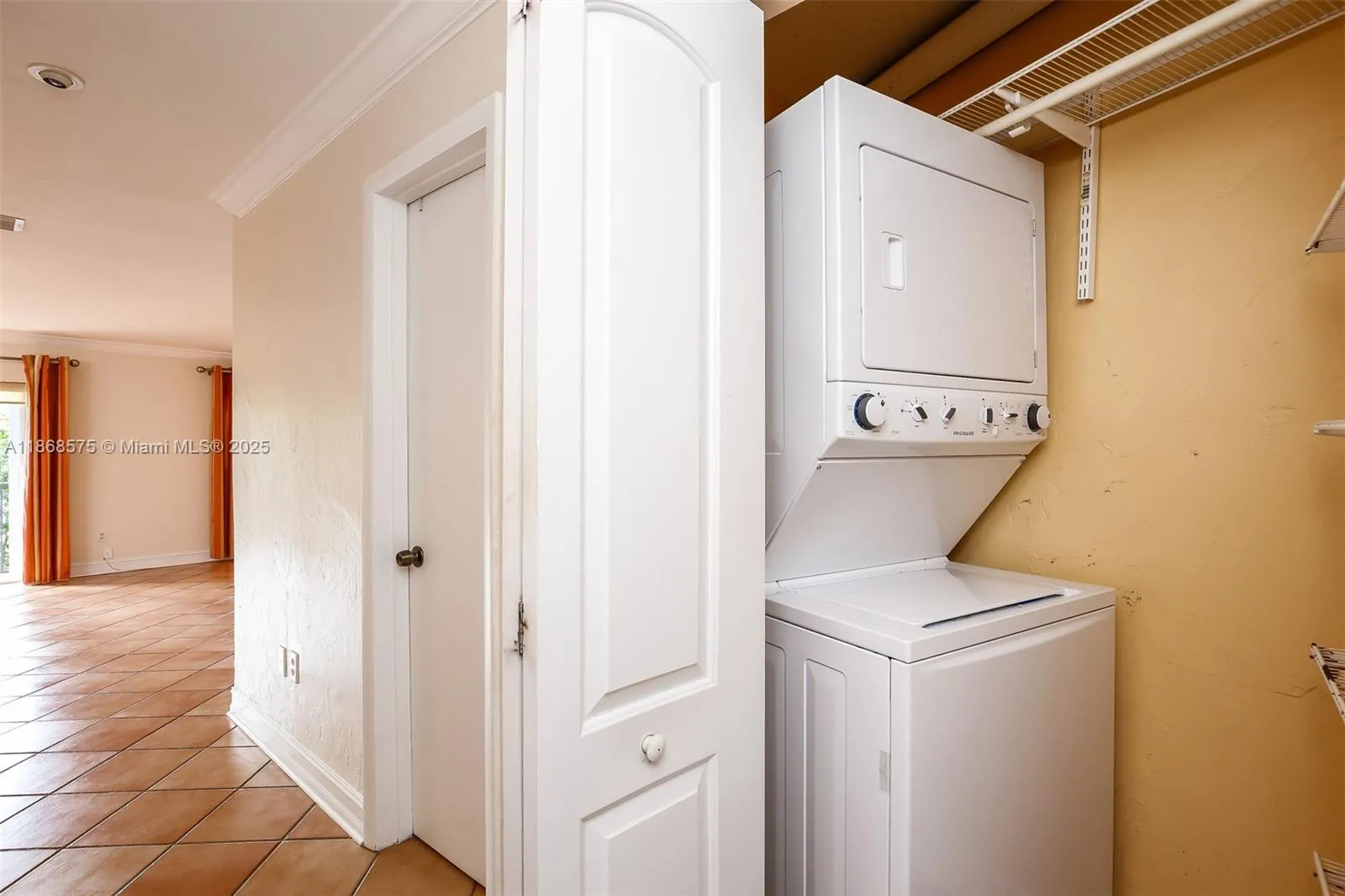 Pinecrest, Florida 33156, United States, 3 Bedrooms Bedrooms, ,3 BathroomsBathrooms,Residential,Active,203423