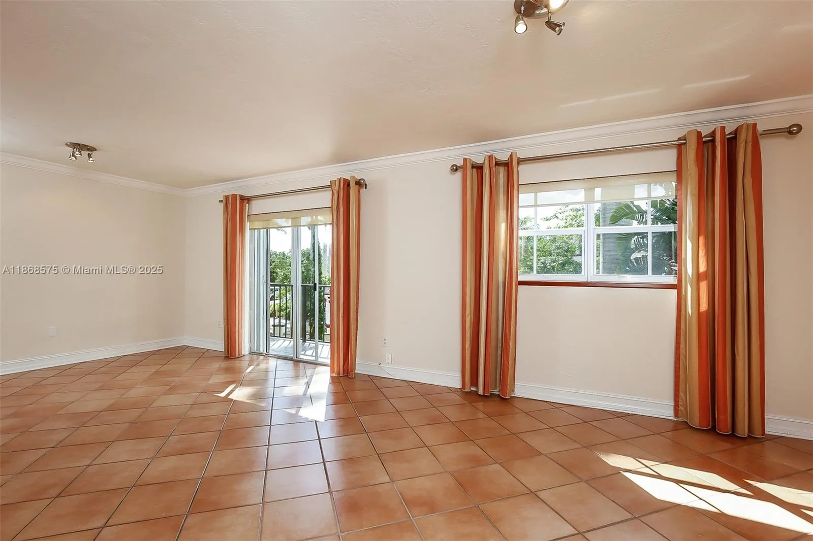 Pinecrest, Florida 33156, United States, 3 Bedrooms Bedrooms, ,3 BathroomsBathrooms,Residential,Active,203423