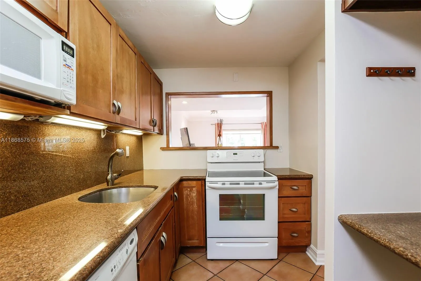 Pinecrest, Florida 33156, United States, 3 Bedrooms Bedrooms, ,3 BathroomsBathrooms,Residential,Active,203423