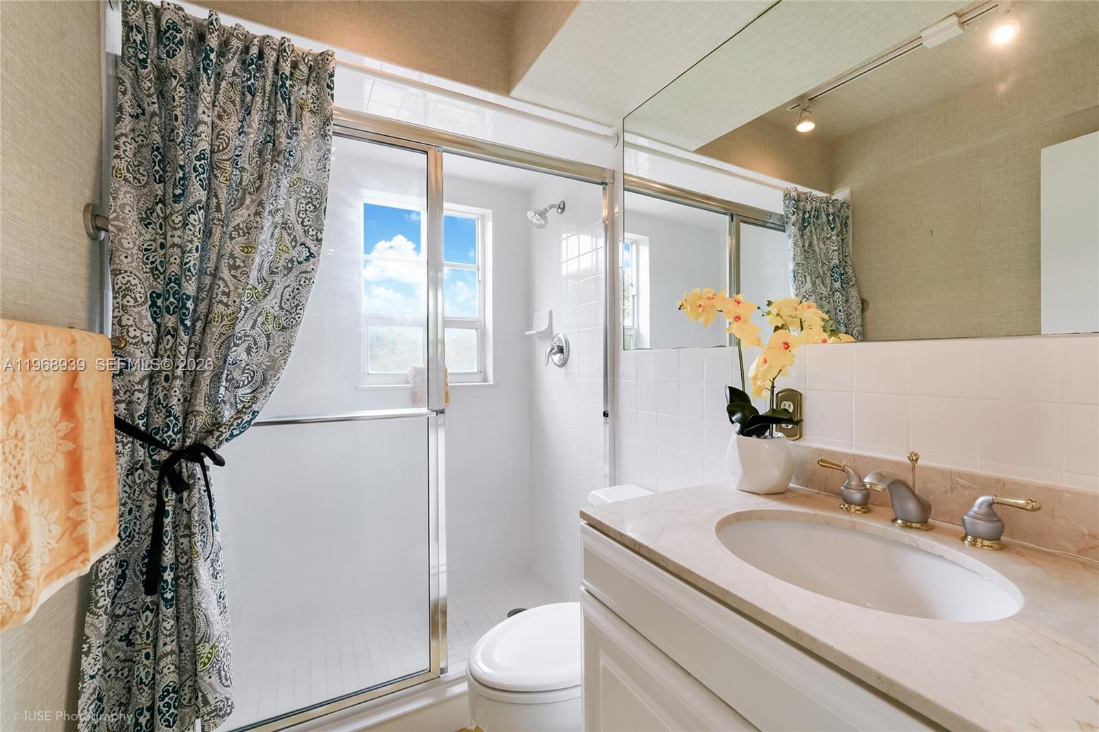 ANASTASIA ROYAL CONDO - Residential