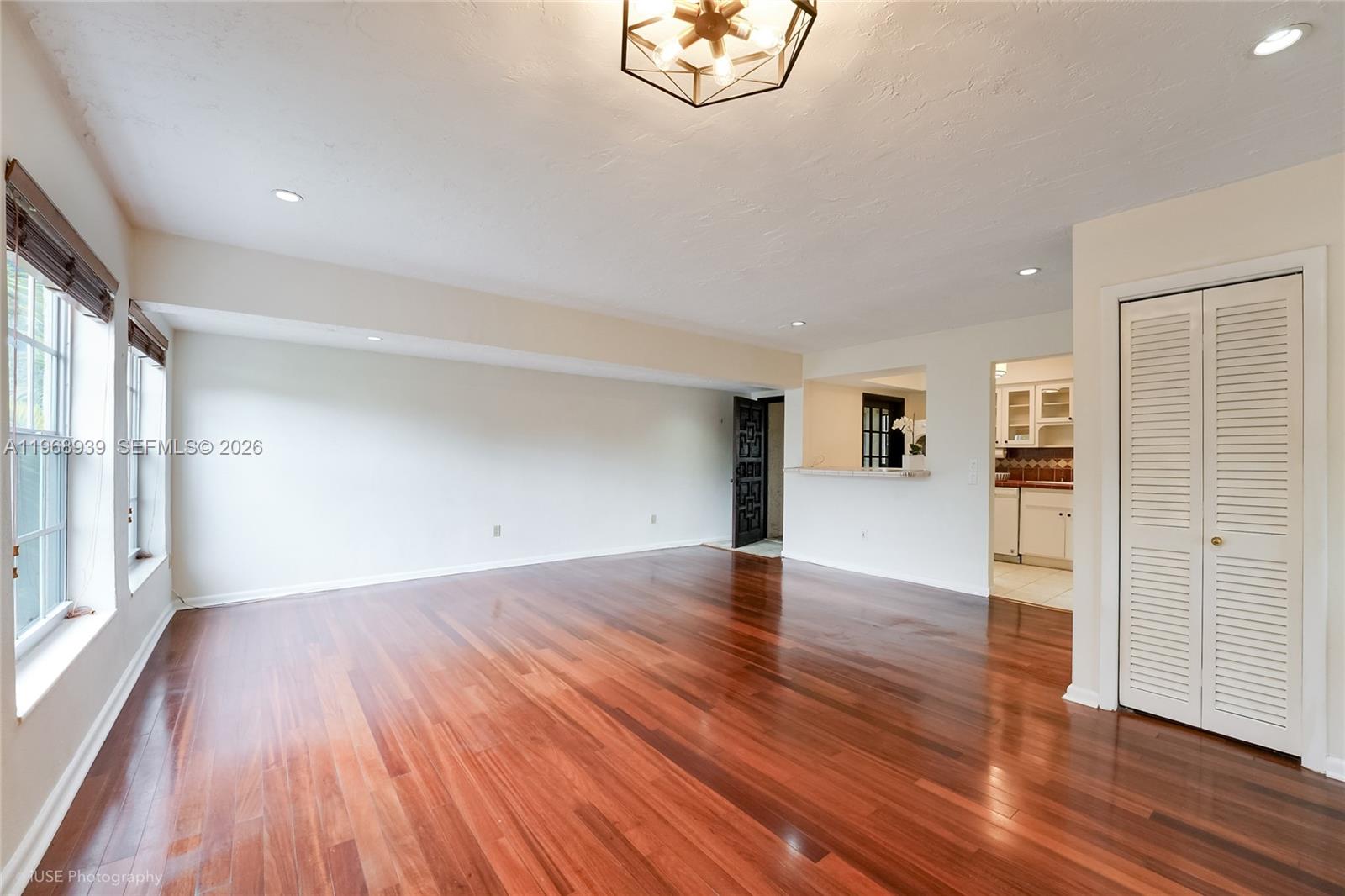 ANASTASIA ROYAL CONDO - Residential