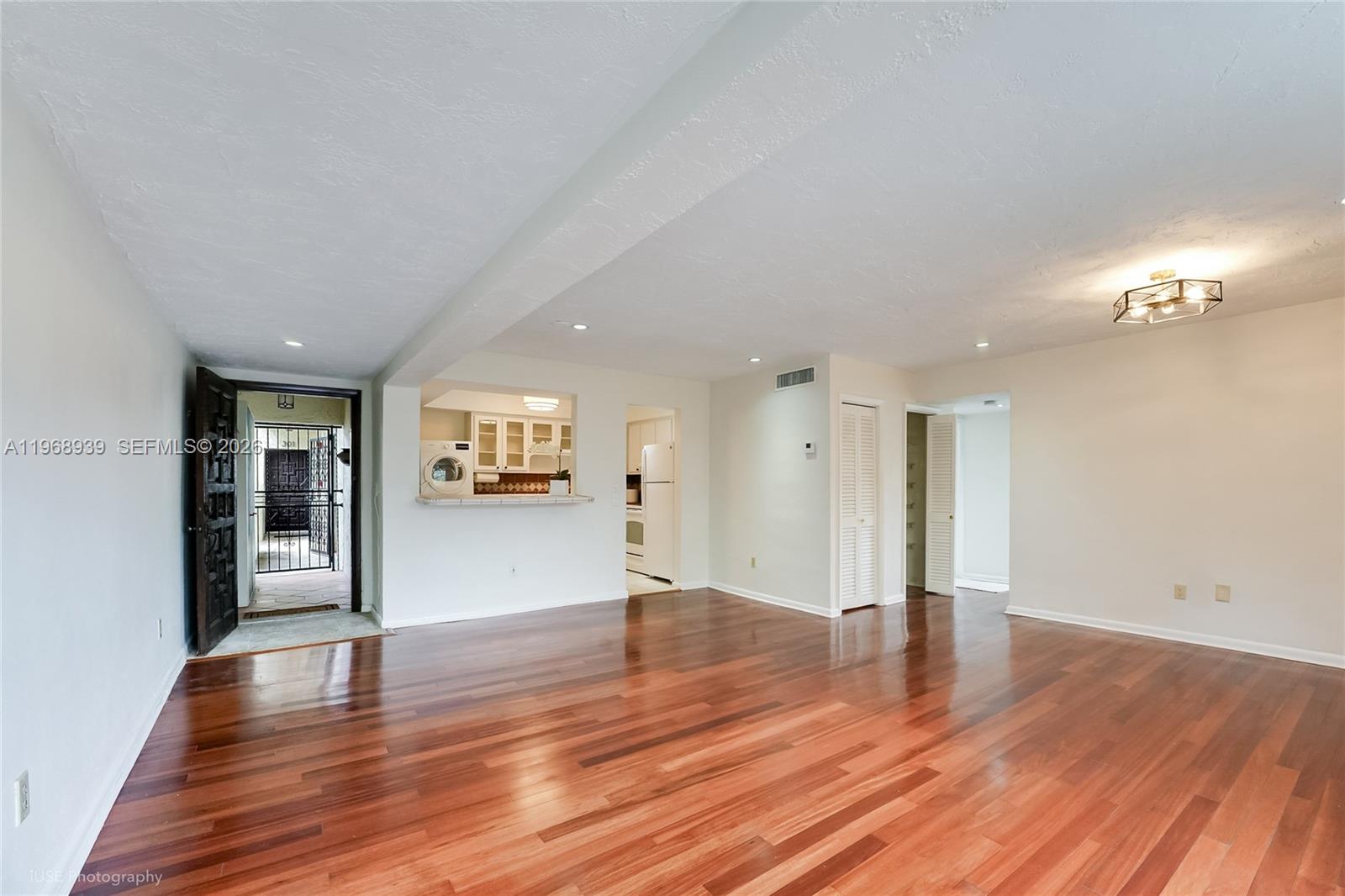 ANASTASIA ROYAL CONDO - Residential