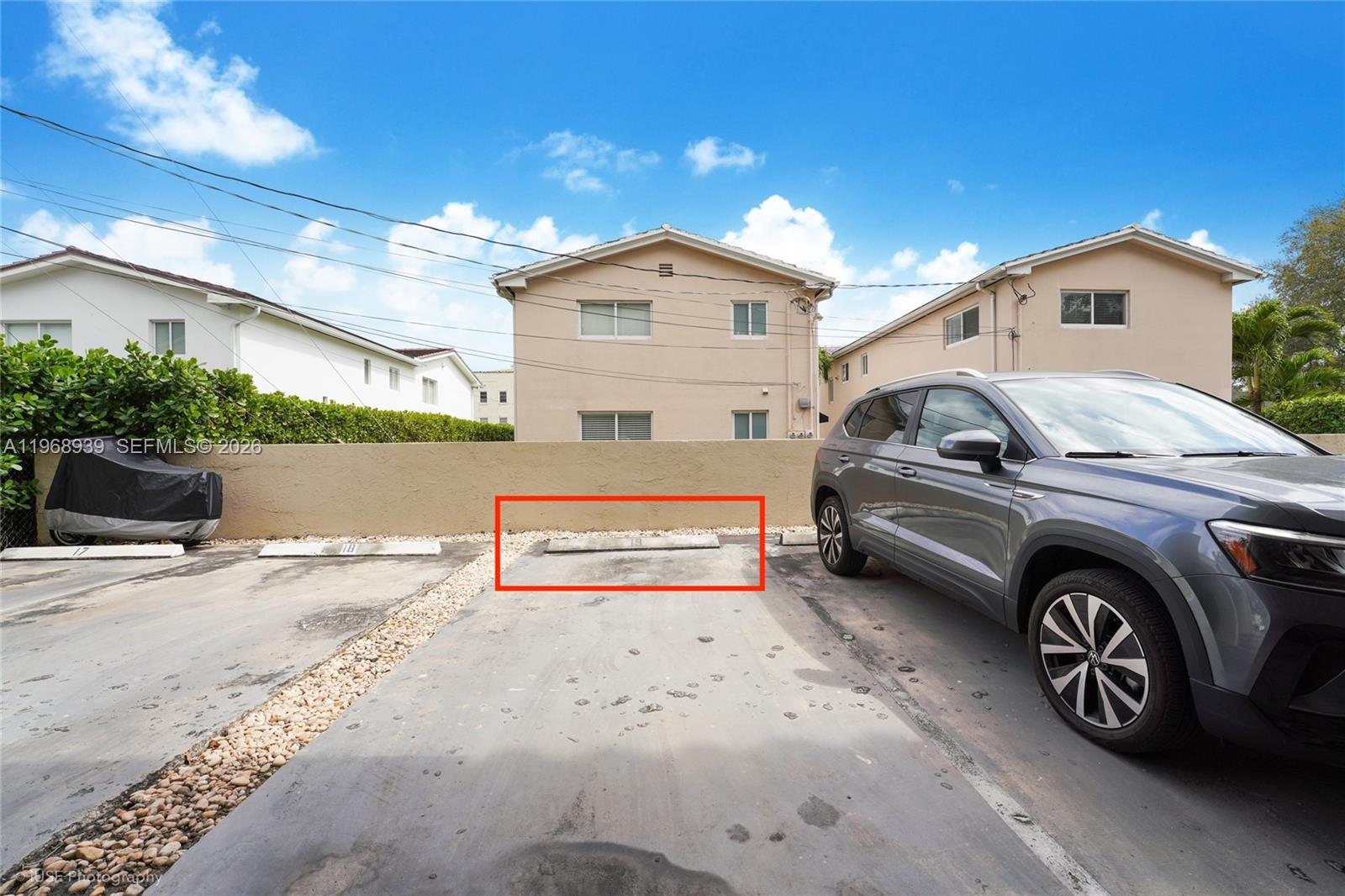 ANASTASIA ROYAL CONDO - Residential