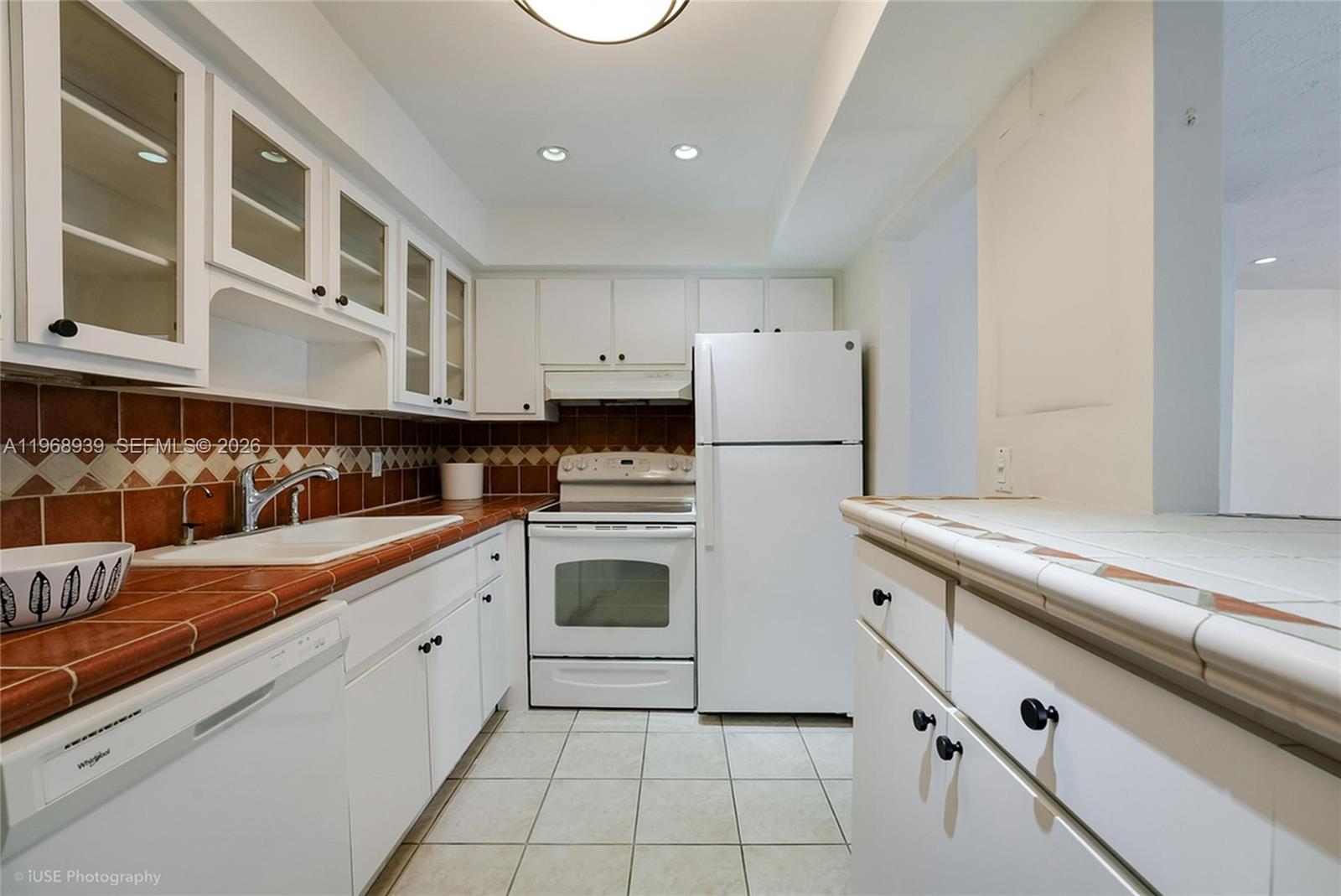 ANASTASIA ROYAL CONDO - Residential