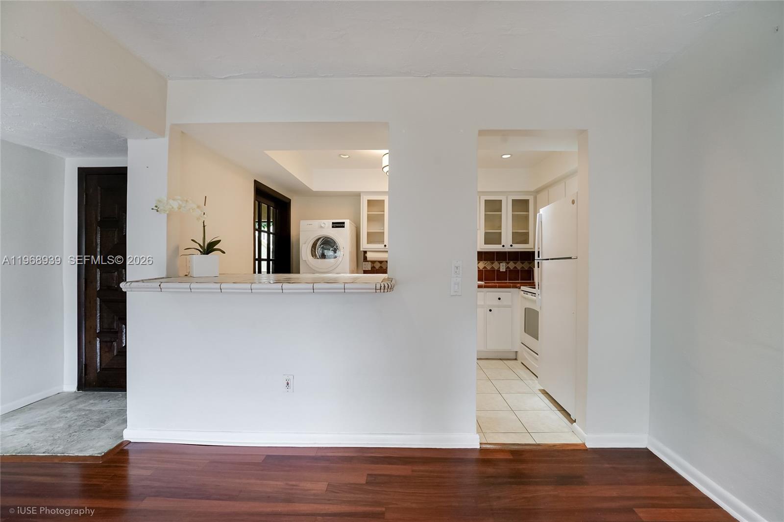 ANASTASIA ROYAL CONDO - Residential