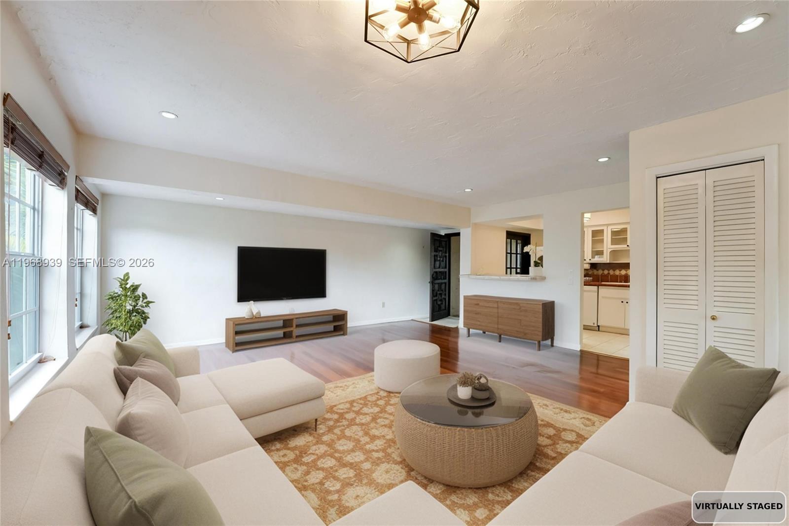 ANASTASIA ROYAL CONDO - Residential