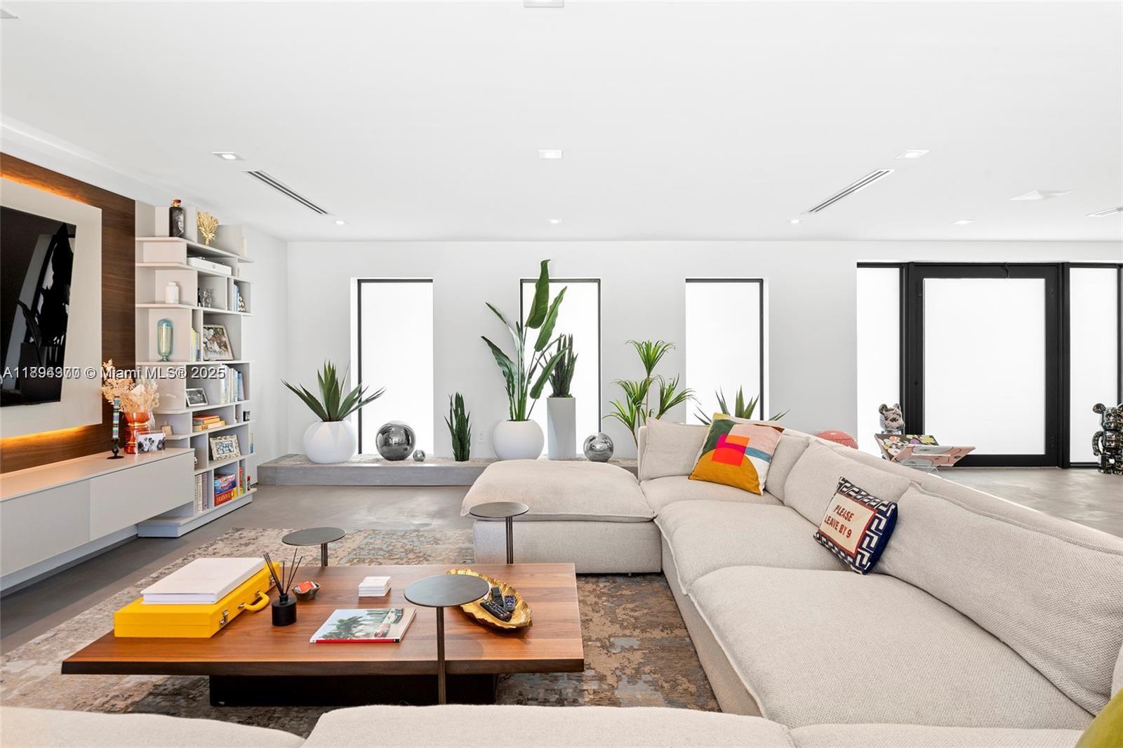 SAN SOUCI ESTATES - Residential Lease