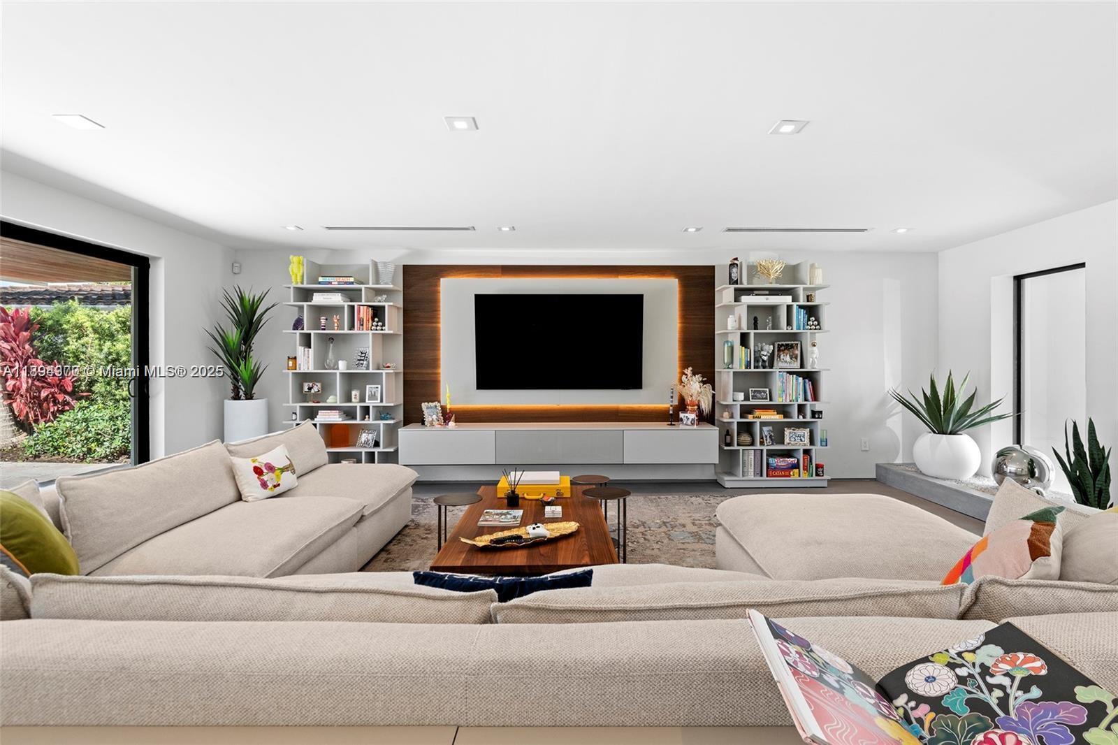 SAN SOUCI ESTATES - Residential Lease