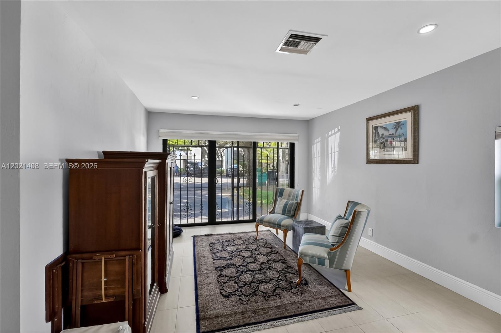 HILLTOP CONDO - Residential