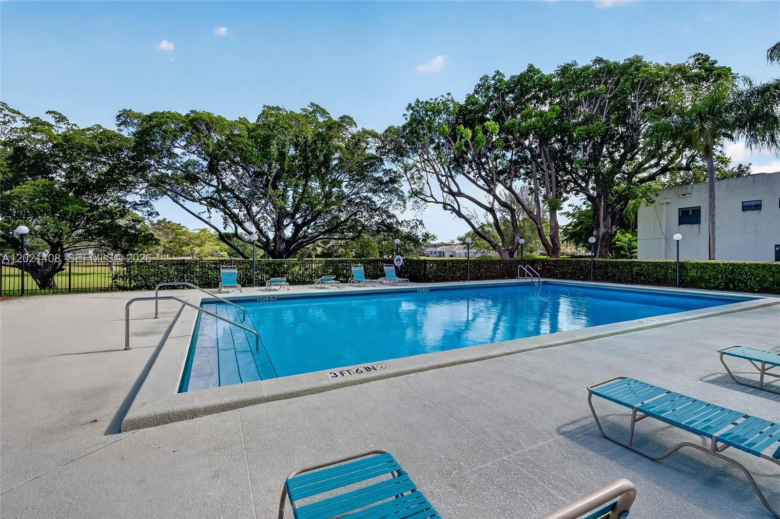 HILLTOP CONDO - Residential
