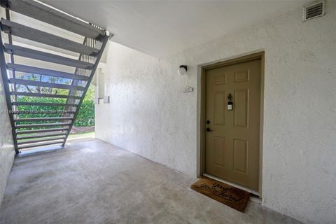 Condominium in Hollywood FL 620 Park Rd Rd 4.jpg