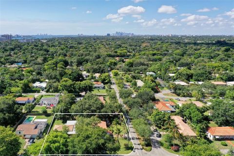 A home in Biscayne Park