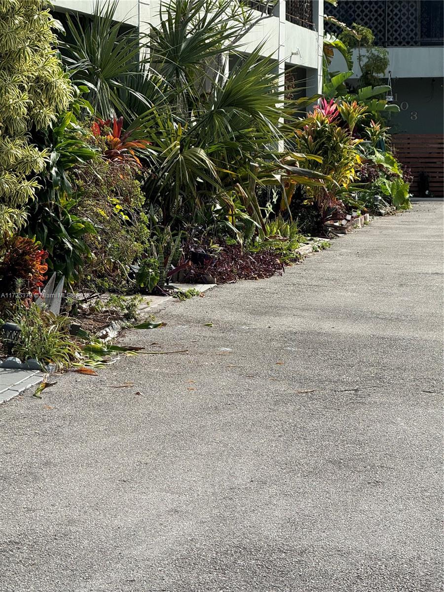 2452 Taylor St 204, Hollywood, Broward County, Florida - 2 Bedrooms  
2 Bathrooms - 