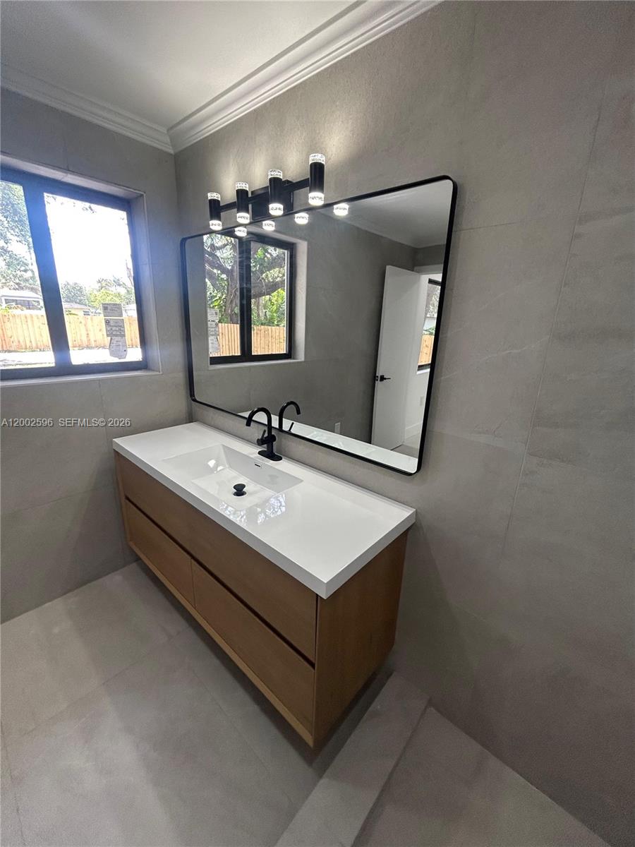 ARCH CREEK ESTS - Residential