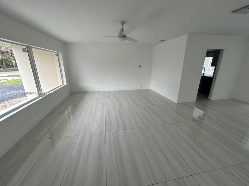 HOLLYWOOD HILLS - Residential