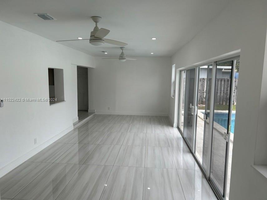 HOLLYWOOD HILLS - Residential