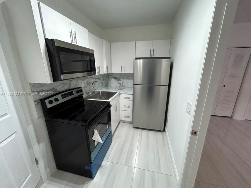 HOLLYWOOD HILLS - Residential