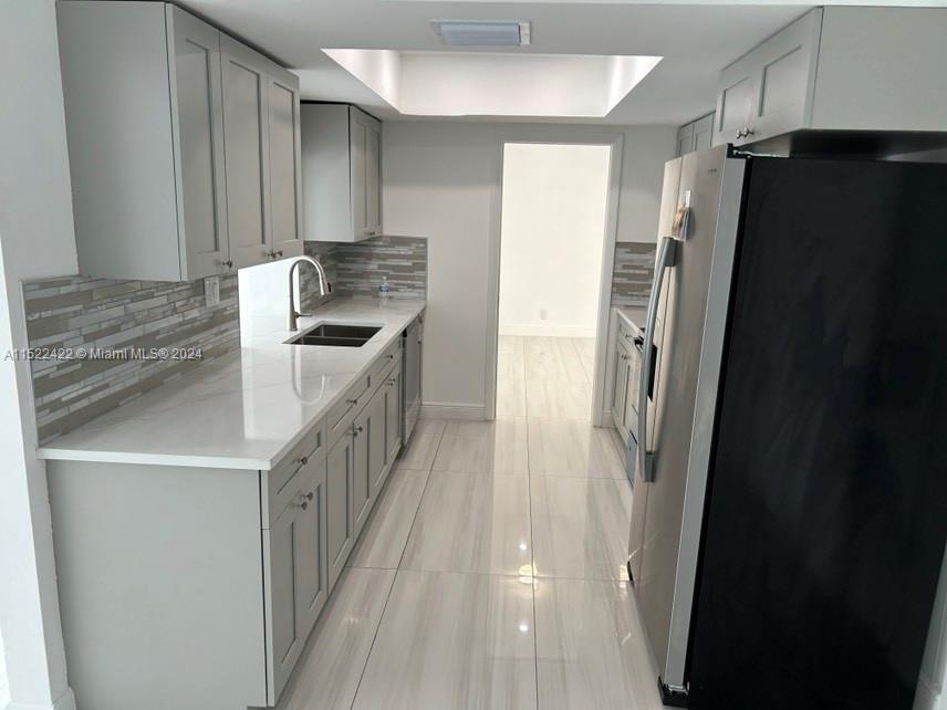 HOLLYWOOD HILLS - Residential