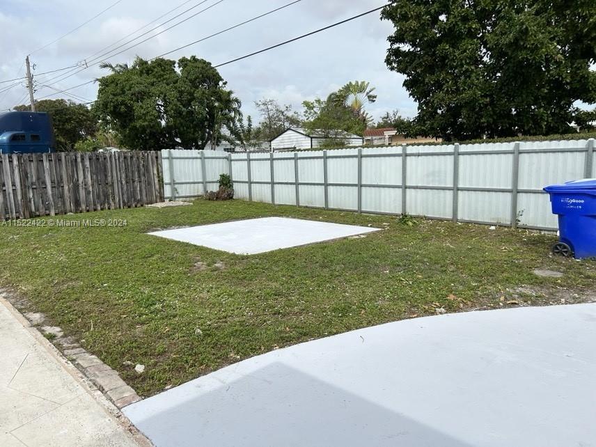 HOLLYWOOD HILLS - Residential