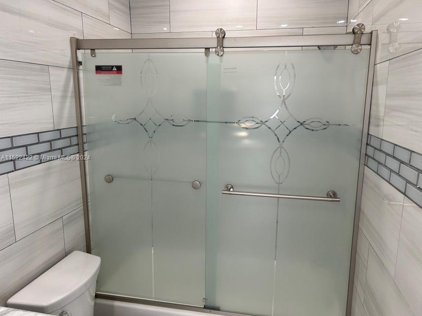 HOLLYWOOD HILLS - Residential