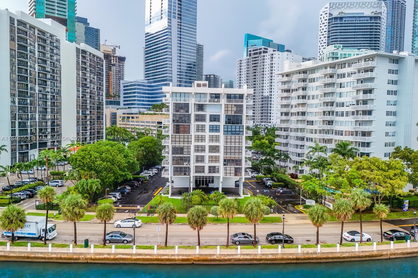 1440 Brickell Bay Dr 307