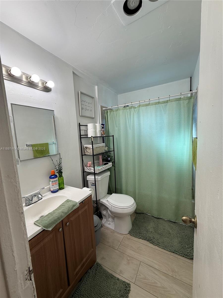 LAUDERHILL MANOR - Residential Lease