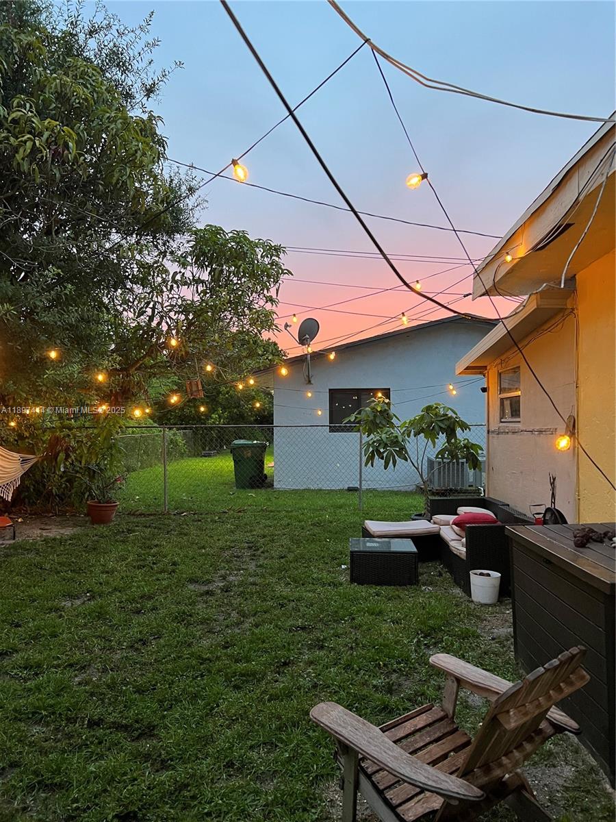 LAUDERHILL MANOR - Residential Lease