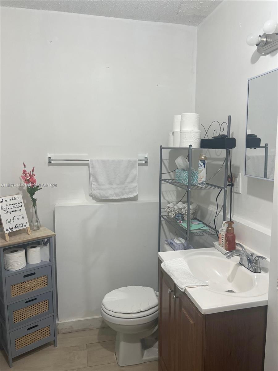 LAUDERHILL MANOR - Residential Lease