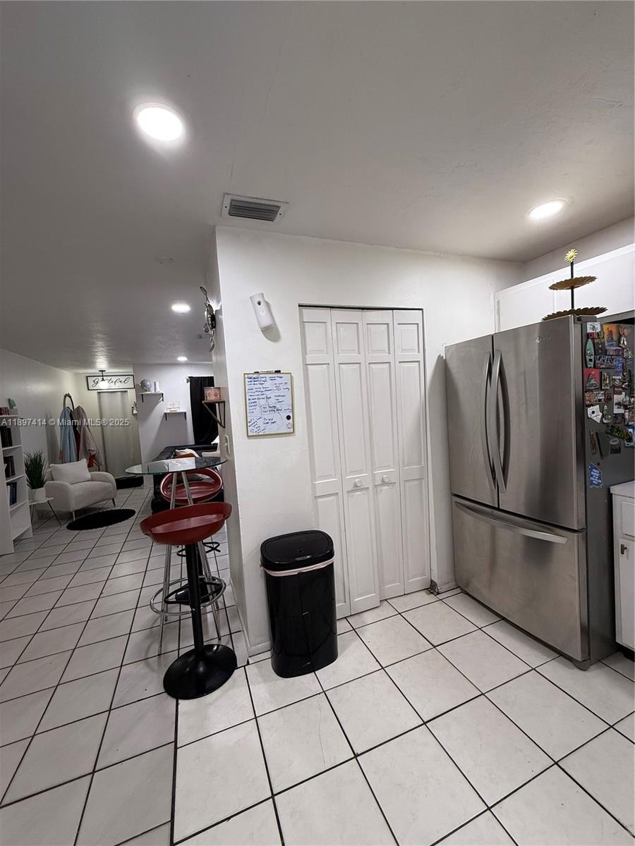 LAUDERHILL MANOR - Residential Lease