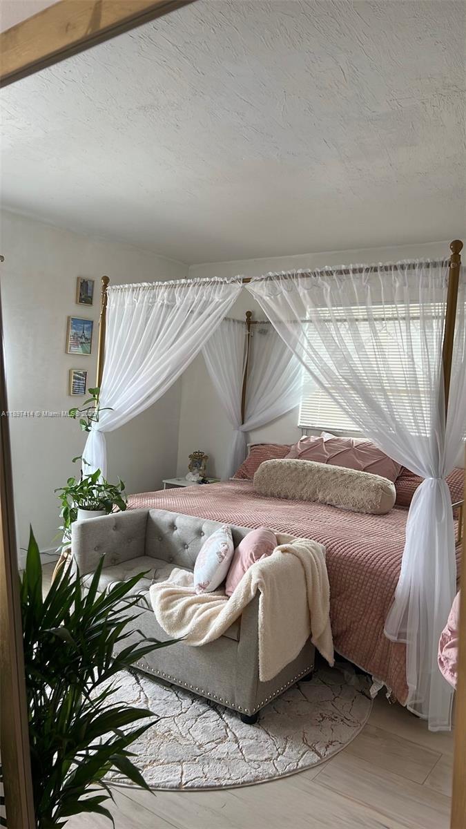 LAUDERHILL MANOR - Residential Lease