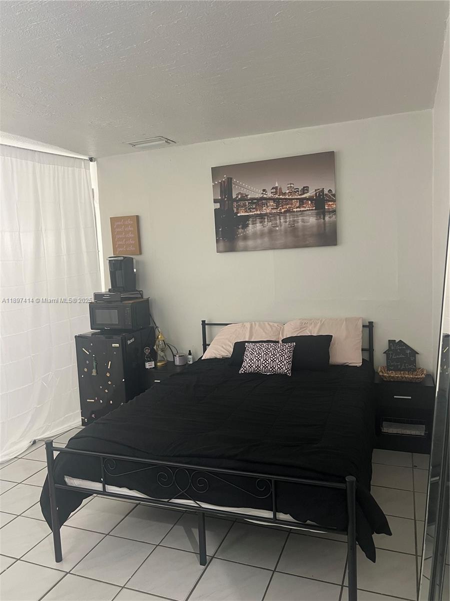 LAUDERHILL MANOR - Residential Lease