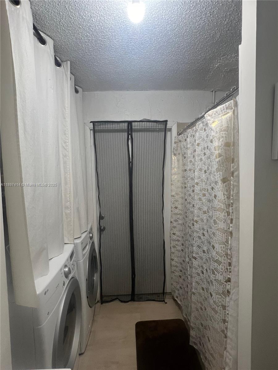 LAUDERHILL MANOR - Residential Lease