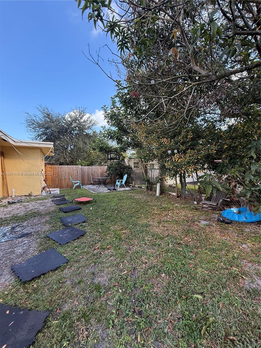 LAUDERHILL MANOR - Residential Lease